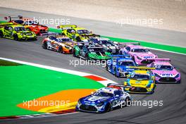 Lucas Auer (AUT), Mercedes-AMG Team WINWARD Mercedes-AMG leads at the Restart 30.04.2022, DTM Round 1, Portimão, Portugal, Saturday