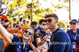 Pierre Gasly (FRA) AlphaTauri with fans. 08.04.2022. Formula 1 World Championship, Rd 3, Australian Grand Prix, Albert Park, Melbourne, Australia, Practice Day.