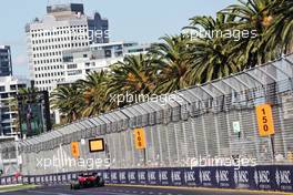 Carlos Sainz Jr (ESP) Ferrari F1-75. 08.04.2022. Formula 1 World Championship, Rd 3, Australian Grand Prix, Albert Park, Melbourne, Australia, Practice Day.