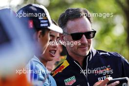 Christian Horner (GBR) Red Bull Racing Team Principal with fans. 08.04.2022. Formula 1 World Championship, Rd 3, Australian Grand Prix, Albert Park, Melbourne, Australia, Practice Day.