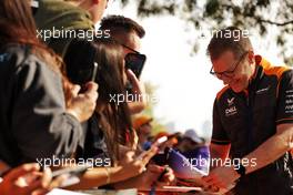 Andreas Seidl, McLaren Managing Director with fans. 08.04.2022. Formula 1 World Championship, Rd 3, Australian Grand Prix, Albert Park, Melbourne, Australia, Practice Day.