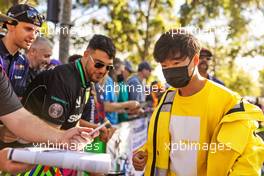 Yuki Tsunoda (JPN) AlphaTauri with fans. 08.04.2022. Formula 1 World Championship, Rd 3, Australian Grand Prix, Albert Park, Melbourne, Australia, Practice Day.