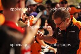 Andreas Seidl, McLaren Managing Director with fans. 08.04.2022. Formula 1 World Championship, Rd 3, Australian Grand Prix, Albert Park, Melbourne, Australia, Practice Day.