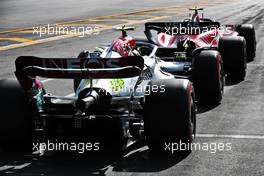 Lewis Hamilton (GBR) Mercedes AMG F1 W13 and Carlos Sainz Jr (ESP) Ferrari F1-75 head to the grid. 10.04.2022. Formula 1 World Championship, Rd 3, Australian Grand Prix, Albert Park, Melbourne, Australia, Race Day.