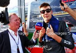 Martin Brundle (GBR) Sky Sports Commentator with George Russell (GBR) Mercedes AMG F1 on the grid. 10.04.2022. Formula 1 World Championship, Rd 3, Australian Grand Prix, Albert Park, Melbourne, Australia, Race Day.