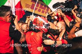 Race winner Charles Leclerc (MON) Ferrari celebrates with the team in parc ferme. 10.04.2022. Formula 1 World Championship, Rd 3, Australian Grand Prix, Albert Park, Melbourne, Australia, Race Day.