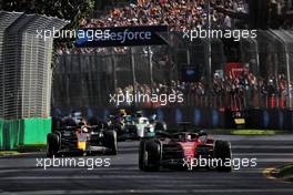 Charles Leclerc (MON) Ferrari F1-75 leads at the start of the race. 10.04.2022. Formula 1 World Championship, Rd 3, Australian Grand Prix, Albert Park, Melbourne, Australia, Race Day.