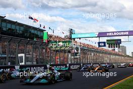 Lewis Hamilton (GBR) Mercedes AMG F1 W13 at the start of the race. 10.04.2022. Formula 1 World Championship, Rd 3, Australian Grand Prix, Albert Park, Melbourne, Australia, Race Day.