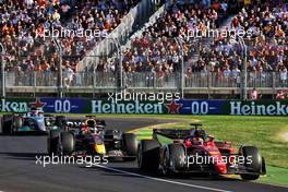 Charles Leclerc (MON) Ferrari F1-75 and Max Verstappen (NLD) Red Bull Racing RB18 battle for the lead of the race. 10.04.2022. Formula 1 World Championship, Rd 3, Australian Grand Prix, Albert Park, Melbourne, Australia, Race Day.