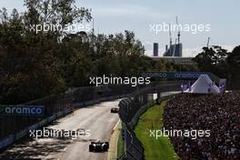 Charles Leclerc (MON) Ferrari F1-75 leads Max Verstappen (NLD) Red Bull Racing RB18. 10.04.2022. Formula 1 World Championship, Rd 3, Australian Grand Prix, Albert Park, Melbourne, Australia, Race Day.
