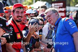 Otmar Szafnauer (USA) Alpine F1 Team, Team Principal with fans. 09.04.2022. Formula 1 World Championship, Rd 3, Australian Grand Prix, Albert Park, Melbourne, Australia, Qualifying Day.