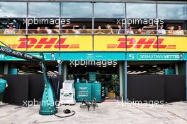 Screens across the Aston Martin F1 Team pit garages before qualifying after Lance Stroll (CDN) and Sebastian Vettel (GER) crashed in the third practice session. 09.04.2022. Formula 1 World Championship, Rd 3, Australian Grand Prix, Albert Park, Melbourne, Australia, Qualifying Day.