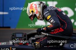 Max Verstappen (NLD) Red Bull Racing RB18 in qualifying parc ferme. 09.04.2022. Formula 1 World Championship, Rd 3, Australian Grand Prix, Albert Park, Melbourne, Australia, Qualifying Day.