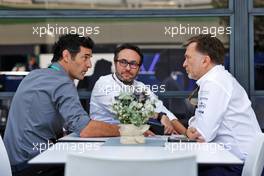 (L to R): Mark Webber (AUS) Channel 4 Presenter with Sven Smeets (GER) Williams Racing Sporting Director and Jost Capito (GER) Williams Racing Chief Executive Officer. 10.04.2022. Formula 1 World Championship, Rd 3, Australian Grand Prix, Albert Park, Melbourne, Australia, Race Day.