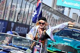 Olivia Nervo (AUS) NERVO DJ on the drivers parade. 10.04.2022. Formula 1 World Championship, Rd 3, Australian Grand Prix, Albert Park, Melbourne, Australia, Race Day.