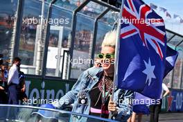 Miriam Nervo (AUS) NERVO DJ on the drivers parade. 10.04.2022. Formula 1 World Championship, Rd 3, Australian Grand Prix, Albert Park, Melbourne, Australia, Race Day.
