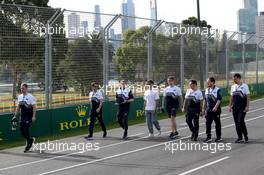 Pierre Gasly (FRA) AlphaTauri walks the circuit with the team. 06.04.2022. Formula 1 World Championship, Rd 3, Australian Grand Prix, Albert Park, Melbourne, Australia, Preparation Day.