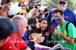 Daniel Ricciardo (AUS) McLaren with fans. 07.04.2022. Formula 1 World Championship, Rd 3, Australian Grand Prix, Albert Park, Melbourne, Australia, Preparation Day.