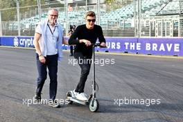 (L to R): Stefano Domenicali (ITA) Formula One President and CEO with George Russell (GBR) Mercedes AMG F1. 06.04.2022. Formula 1 World Championship, Rd 3, Australian Grand Prix, Albert Park, Melbourne, Australia, Preparation Day.