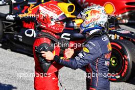 Max Verstappen (NLD) Red Bull Racing (Right) celebrates being fastest in qualifying in parc ferme with Charles Leclerc (MON) Ferrari. 08.07.2022. Formula 1 World Championship, Rd 11, Austrian Grand Prix, Spielberg, Austria, Qualifying Day.