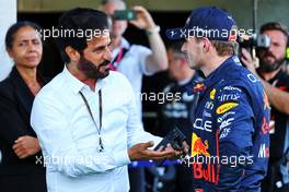 (L to R): Mohammed Bin Sulayem (UAE) FIA President in qualifying parc ferme with Max Verstappen (NLD) Red Bull Racing. 08.07.2022. Formula 1 World Championship, Rd 11, Austrian Grand Prix, Spielberg, Austria, Qualifying Day.