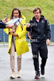 (L to R): Andrea Schlager (AUT) Journalist with her boyfriend Fernando Alonso (ESP) Alpine F1 Team. 08.07.2022. Formula 1 World Championship, Rd 11, Austrian Grand Prix, Spielberg, Austria, Qualifying Day.