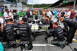 Lewis Hamilton (GBR) Mercedes AMG F1 W13 on the grid. 10.07.2022. Formula 1 World Championship, Rd 11, Austrian Grand Prix, Spielberg, Austria, Race Day.