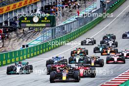 Max Verstappen (NLD) Red Bull Racing RB18 leads at the start of the race. 10.07.2022. Formula 1 World Championship, Rd 11, Austrian Grand Prix, Spielberg, Austria, Race Day.