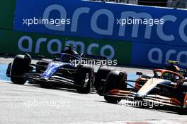 Alexander Albon (THA) Williams Racing FW44 and Lando Norris (GBR) McLaren MCL36. 09.07.2022. Formula 1 World Championship, Rd 11, Austrian Grand Prix, Spielberg, Austria, Sprint Day.