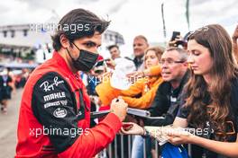 Carlos Sainz Jr (ESP) Ferrari with fans. 09.07.2022. Formula 1 World Championship, Rd 11, Austrian Grand Prix, Spielberg, Austria, Sprint Day.