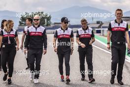Guanyu Zhou (CHN) Alfa Romeo F1 Team walks the circuit with the team. 07.07.2022. Formula 1 World Championship, Rd 11, Austrian Grand Prix, Spielberg, Austria, Preparation Day.