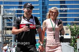 (L to R): Valtteri Bottas (FIN) Alfa Romeo F1 Team with his girlfriend Tiffany Cromwell (AUS) Professional Cyclist. 12.06.2022. Formula 1 World Championship, Rd 8, Azerbaijan Grand Prix, Baku Street Circuit, Azerbaijan, Race Day.