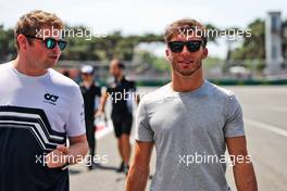 Pierre Gasly (FRA) AlphaTauri walks the circuit with the team. 09.06.2022. Formula 1 World Championship, Rd 8, Azerbaijan Grand Prix, Baku Street Circuit, Azerbaijan, Preparation Day.