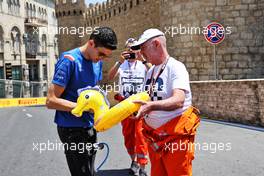 Esteban Ocon (FRA) Alpine F1 Team with marshals on the circuit. 09.06.2022. Formula 1 World Championship, Rd 8, Azerbaijan Grand Prix, Baku Street Circuit, Azerbaijan, Preparation Day.