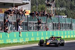 Race winner Max Verstappen (NLD) Red Bull Racing RB18 takes the chequered flag at the end of the race. 28.08.2022. Formula 1 World Championship, Rd 14, Belgian Grand Prix, Spa Francorchamps, Belgium, Race Day.