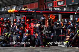 Sergio Perez (MEX) Red Bull Racing RB18 makes a pit stop. 28.08.2022. Formula 1 World Championship, Rd 14, Belgian Grand Prix, Spa Francorchamps, Belgium, Race Day.