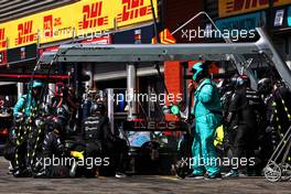 George Russell (GBR) Mercedes AMG F1 W13 makes a pit stop. 28.08.2022. Formula 1 World Championship, Rd 14, Belgian Grand Prix, Spa Francorchamps, Belgium, Race Day.