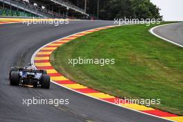 Alexander Albon (THA) Williams Racing FW44 sends sparks flying. 27.08.2022. Formula 1 World Championship, Rd 14, Belgian Grand Prix, Spa Francorchamps, Belgium, Qualifying Day.