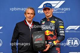 Max Verstappen (NLD) Red Bull Racing (Right) celebrates his pole position in qualifying parc ferme with Jacky Ickx (BEL). 27.08.2022. Formula 1 World Championship, Rd 14, Belgian Grand Prix, Spa Francorchamps, Belgium, Qualifying Day.