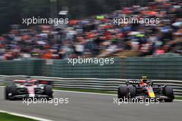 Max Verstappen (NLD) Red Bull Racing RB18 (Right) and Valtteri Bottas (FIN) Alfa Romeo F1 Team C42 (Left). 27.08.2022. Formula 1 World Championship, Rd 14, Belgian Grand Prix, Spa Francorchamps, Belgium, Qualifying Day.