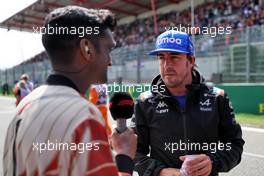 (L to R): Lawrence Barretto (GBR) Formula 1 Senior Writer Editor with Fernando Alonso (ESP) Alpine F1 Team on the drivers parade. 28.08.2022. Formula 1 World Championship, Rd 14, Belgian Grand Prix, Spa Francorchamps, Belgium, Race Day.