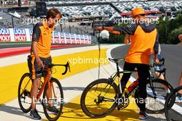 Lando Norris (GBR) McLaren with a broken chain on his bicycle. 25.08.2022. Formula 1 World Championship, Rd 14, Belgian Grand Prix, Spa Francorchamps, Belgium, Preparation Day.