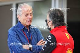 (L to R): Martin Reiss (SUI) Global Racing Group with Laurent Mekies (FRA) Ferrari Sporting Director. 18.03.2022. Formula 1 World Championship, Rd 1, Bahrain Grand Prix, Sakhir, Bahrain, Practice Day