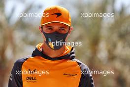 Lando Norris (GBR) McLaren. 18.03.2022. Formula 1 World Championship, Rd 1, Bahrain Grand Prix, Sakhir, Bahrain, Practice Day