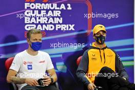 (L to R): Kevin Magnussen (DEN) Haas F1 Team and Daniel Ricciardo (AUS) McLaren in the FIA Press Conference. 18.03.2022. Formula 1 World Championship, Rd 1, Bahrain Grand Prix, Sakhir, Bahrain, Practice Day