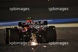 Sergio Perez (MEX) Red Bull Racing RB18 sends sparks flying. 18.03.2022. Formula 1 World Championship, Rd 1, Bahrain Grand Prix, Sakhir, Bahrain, Practice Day