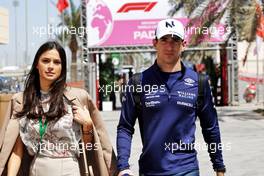 Nicholas Latifi (CDN) Williams Racing with his girlfriend Sandra Dziwiszek (POL). 18.03.2022. Formula 1 World Championship, Rd 1, Bahrain Grand Prix, Sakhir, Bahrain, Practice Day