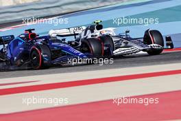 Alexander Albon (THA) Williams Racing FW44 and Yuki Tsunoda (JPN) AlphaTauri AT03. 18.03.2022. Formula 1 World Championship, Rd 1, Bahrain Grand Prix, Sakhir, Bahrain, Practice Day
