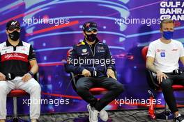 (L to R): Valtteri Bottas (FIN) Alfa Romeo F1 Team; Sergio Perez (MEX) Red Bull Racing; and Kevin Magnussen (DEN) Haas F1 Team; in the FIA Press Conference. 18.03.2022. Formula 1 World Championship, Rd 1, Bahrain Grand Prix, Sakhir, Bahrain, Practice Day