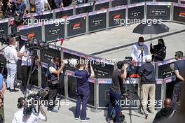 Lewis Hamilton (GBR) Mercedes AMG F1 with the media. 18.03.2022. Formula 1 World Championship, Rd 1, Bahrain Grand Prix, Sakhir, Bahrain, Practice Day
